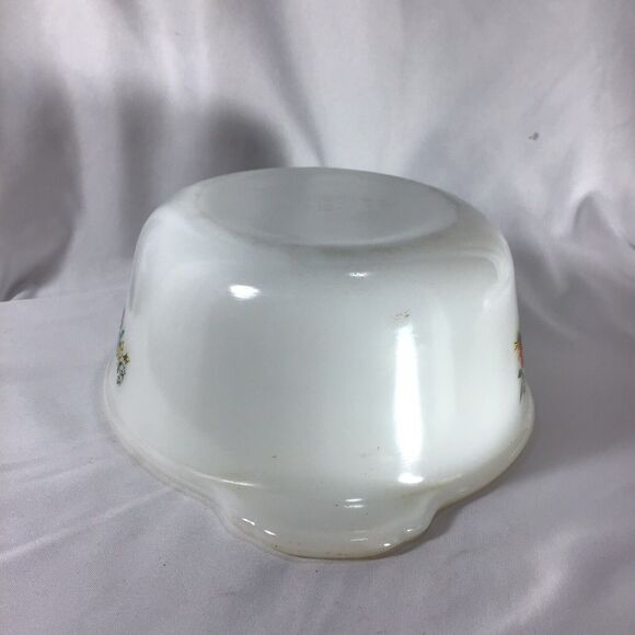 Fire King Oval Spring Wreath 467 Milk Glass 1-1/2 QUART Casserole Dish - Picture 4 of 11